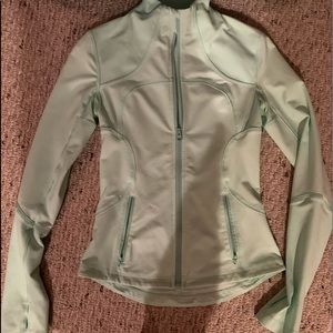 LULULEMON JACKET!!  SIZE 4 COMMENT OFFERS